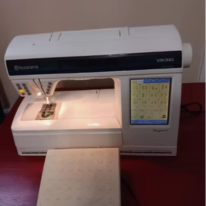 Offres Spéciales HUSQVARNAss V1K1NG DESIGNER 1 SEW1NG EMBR01DERY MACH1NE F00T PEDALss W0RKS W XTRAS Industrial DIY Grade OEM ODM - Product Image 1