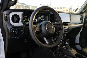 Jeep Wrangler Willys 4xe 2024 Gasolina, Bajo Kilometraje - Product Image 4