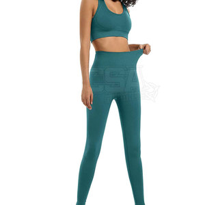 Ensemble de yoga tendance pour femmes avec matière respirante, conçu pour la pratique du yoga et des étirements à domicile - Product Image 2
