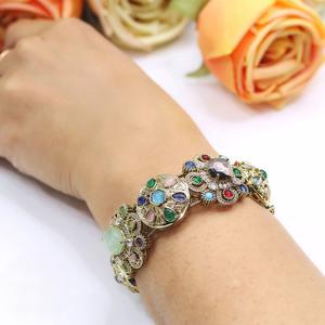 Brazalete Abrible de Kundan con Acabado Dorado Elegante, Calidad Premium, para Bodas, Compromisos y Fiestas, para Mujer - Product Image 2