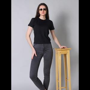 Camiseta básica Premium de media manga para mujer, cuello redondo elástico, lona negra, suministro de verano ODM, camisetas de talla grande para mujer - Product Image 1