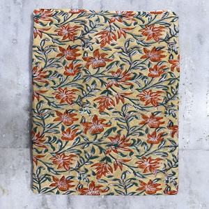 Tissu en coton doux à imprimé floral, écologique, vendu au mètre, idéal pour les robes de filles et les tentures murales - Product Image 5