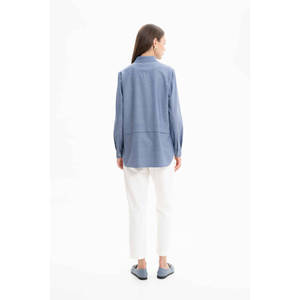 Blusa de popelina índigo con cintura bordada para mujer - Product Image 4