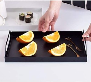 Paquete de 2 bandejas de desayuno de metal negro con asas, mesa de centro de estilo japonés, Bandejas para servir desayuno y mesa de café - Product Image 3