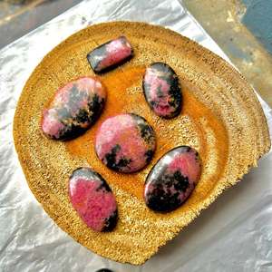 Proveedor indio Rodonita natural Oval Corte redondo Cabujón Piedras preciosas sueltas para la fabricación de pulseras y collares para la venta - Product Image 2