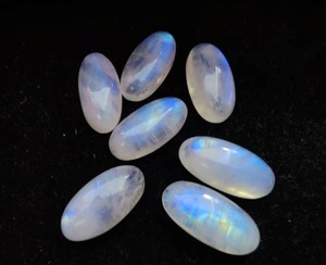 Ópalo Blanco Suelto de la Mejor Calidad, Corte Ovalado, Gema Natural con Color Azul Fuego - Product Image 1