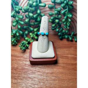 Anillo de Plata de Ley con Turquesa Navajo Kingman, Incrustaciones Modernas con Baño de Oro Rosa, Regalo de Marca Privada con Licencia - Product Image 1