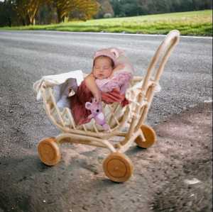 Meubles d'artisanat de poupée en rotin fabriqués à la main berceau de poupée lit pour tout-petits semblant de jouets en peluche poupée Miniature prix de gros - Product Image 2