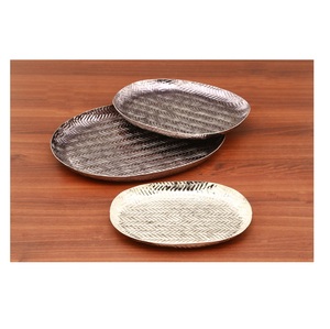 Assiette à vaisselle en métal à effet martelé texturé moderne de vente chaude Top tendance pour les fêtes de cuisine de tous les jours - Product Image 1