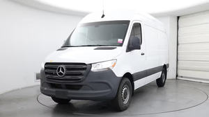 Mercedes-Benz Sprinter Cargo Van 2500 2022, toit standard, 144 pouces, I4 essence, propulsion arrière, en excellent état - Product Image 3