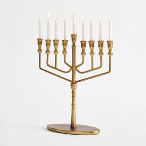 Ménorah décorative en aluminium, finition métallique élégante, fabriquée à la main, écologique pour les maisons modernes, Noël et Pâques traditionnels - Product Image 3