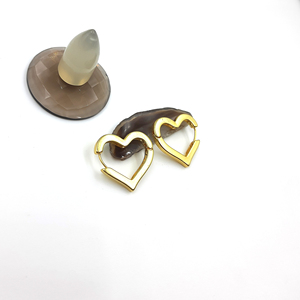 Pendientes de Aro con Forma de Corazón Chapados en Oro de 18k al por Mayor, Diseño Moderno - Product Image 1
