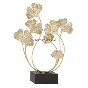 Escultura de diseño floral hecha de metal chapado en oro decorativo para dormitorio de hogar y hotel con base de mármol blanco a un precio impresionante - Product Image 3