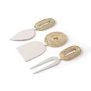 Juego de 3 cuchillos para queso Trio Mejora tus rituales de degustación de queso - Product Image 2