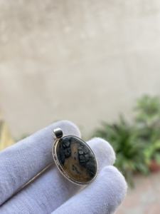 Pendentif pour femme en argent sterling fait main, classique et traditionnel, avec cristal de guérison, pour mariage et fête, serti de pierre œil de tigre et de plume, doré - Product Image 5