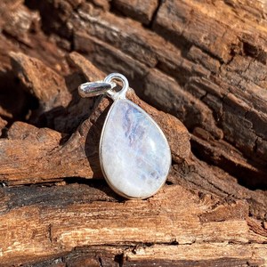 Pendentif délicat en pierre de lune, fait main, en argent sterling 925, pierre précieuse unique, élégant, bijou de mode, cadeau pour femmes et hommes - Product Image 2