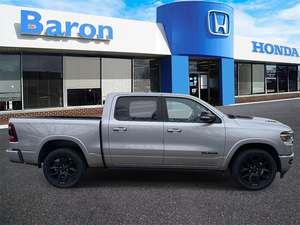 Camioneta RAMM 1500 LARAMIE 2021 USADA, Color Plata Metálico con Acabado Transparente - Product Image 6