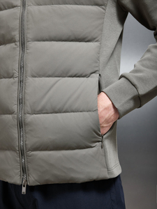 Doudoune à panneaux matelassés coupe ajustée pour hommes Panneaux avant en tissu sur les manches et l'arrière de la veste - Product Image 3