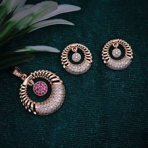 ชุดจี้ทองหุ้มคุณภาพสูงสำหรับผู้หญิง ดีไซน์วงกลมทันสมัย ประดับด้วยเพชรซิร์คอน ทำจากสแตนเลสสตีล - Product Image 2