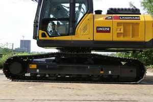 Excavadora sobre orugas ofrecida a precio de descuento para trabajos pesados de Construcción y Minería en venta - Product Image 2