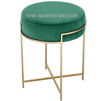 Pouf cylindrique moderne de luxe en tissu de velours avec base en métal doré pour la maison, le salon, l'hôtel et le bureau.