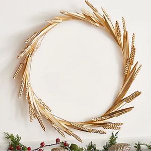 Guirnalda de metal única de estilo vintage con hojas florales bellamente diseñadas para mejorar los espacios interiores modernos y tradicionales - Product Image 4