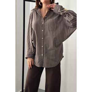 เสื้อเชิ้ตลายทางสีน้ำตาลทรงหลวม - สีน้ำตาล - Product Image 5