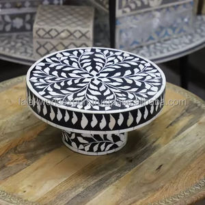 ขาตั้งเค้กไม้ขัดเงาแบบคลาสสิก ลายดอกไม้สี่เหลี่ยม ประดับด้วยงานฝังกระดูก ดีไซน์สวยงามสำหรับเค้กงานแต่งงานและงานเลี้ยง โดย FWE - Product Image 1