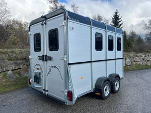 Livraison gratuite Remorque à chevaux Böckmann Traveller W4 à vendre - Product Image 1