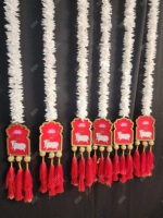 Hiasan Dinding Gajra Tradisional Buatan Tangan Pichwai dengan Rumbai Merah Sapi, Ukuran 4 Kaki, untuk Shubh Labh, Pernikahan, Festival, dan Dekorasi Rumah