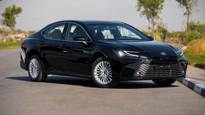 Nuevo Toyota Camry LE 2.5L, interior negro, transmisión automática, sedán de 5 plazas - Product Image 2
