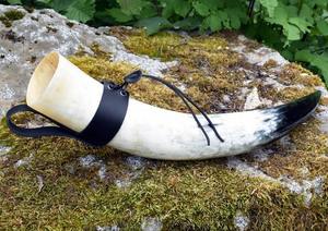 Cuerno para beber vikingo pulido ecológico natural con soporte de cuero animal y moldura dorada de latón - Product Image 2