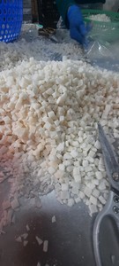 Carne de coco seca colorida dulce tradicional hecho a mano para la temporada de vacaciones - Product Image 6