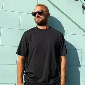 Haut de gymnastique léger et respirant haut d'entraînement écologique pour hommes T-shirt ample de gymnastique pour un style de vie actif - Product Image 1