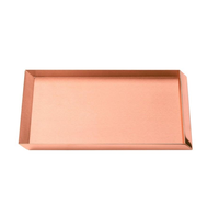 Magnifique plateau de service en cuivre rose doré pour la cuisine, fabrication artisanale indienne, design classique, forme rectangulaire à un niveau