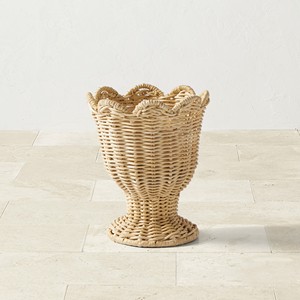 Jarrón de ratán hecho a mano de Vietnam, pieza de decoración sostenible para el hogar para exhibición de mesa o piso, exquisita urna de flores festoneadas - Product Image 4