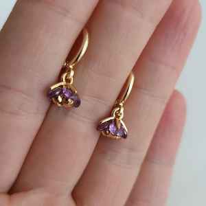 Pendientes de Amatista con Cambio de Color Natural, Diseño Floral en Plata de Ley, Lindos y Delicados, Color Morado - Product Image 2