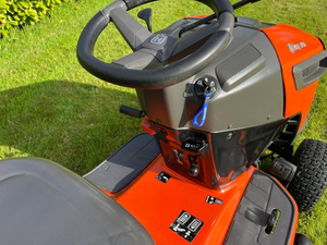 Tondeuse Husqvarna Rider TC 112 /R 320X AWD, haute performance, transmission intégrale, coupe herbe durable, tracteur de jardin à vendre - Product Image 6