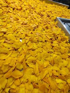 La mangue séchée n'est pas trop sèche et souple et conserve toujours la couleur jaune naturelle de la mangue. - Product Image 2