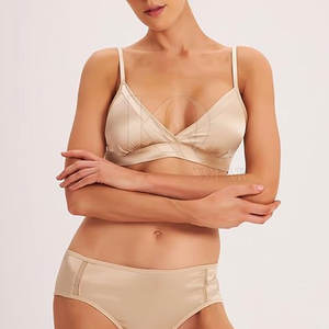 Soutien-gorge en cuir contemporain pour femmes avec bretelles réglables et design épuré - Product Image 4