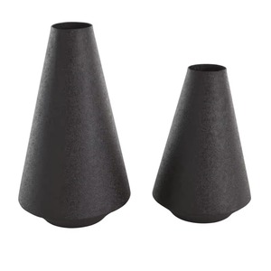 Vases à fleurs en métal fini cuivre antique Beaux articles faits à la main pour décor de chambre et de bureau Excellente qualité en vente - Product Image 2