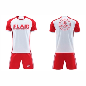 Ensembles d'uniformes de maillots de football confortables et respirants de meilleure qualité au design personnalisé Service OEM pour les jeunes joueurs de sexe masculin Coupe automatisée - Product Image 1