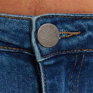 Jean droit respirant pour homme, coupe ajustée, jean noir délavé, confort décontracté avec aspect légèrement dégradé et détails de garniture durables - Product Image 4