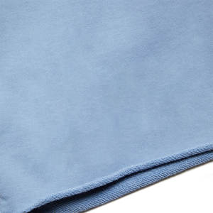 Achetez maintenant des shorts de sport de haute qualité pour hommes, en tissu éponge uni, avec poche arrière, broderie et impression personnalisées - Product Image 3