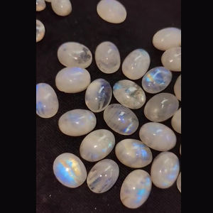 318 pièces de pierre de lune arc-en-ciel naturelle 8x6mm 9x7mm 10x8mm 11x9mm 12x10mm Cabochon ovale 1055 Cts Lot Iroc ventes pierres de haute qualité - Product Image 2