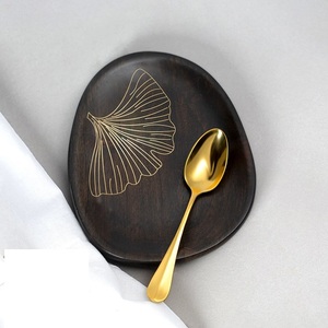 Plateau à café de haute qualité pour bar et hôtels Style floral Acacia Rétro Plateau de service en bois Fabricant de plateau en bois - Product Image 4