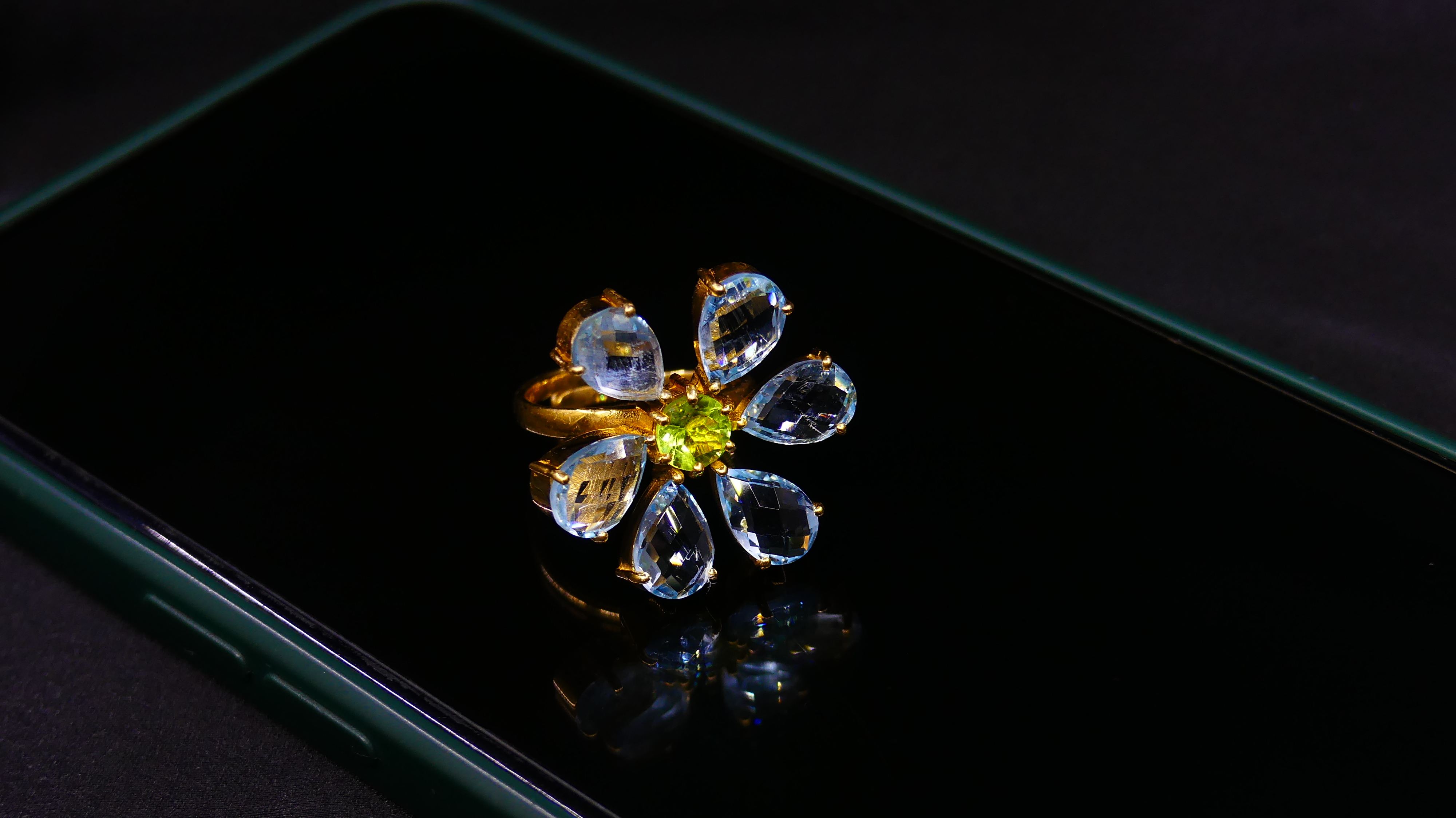 สีเหลือง