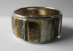 Bracelet manchette de luxe artisanal en cuivre argenté avec incrustation élégante en résine de corne polie foncée, large bracelet articulé pour - Product Image 2