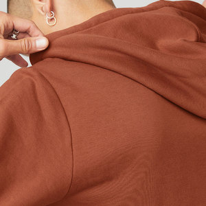 Pull-over thermique à capuche à manches longues unisexe en coton biologique Halki cannelle - Product Image 6