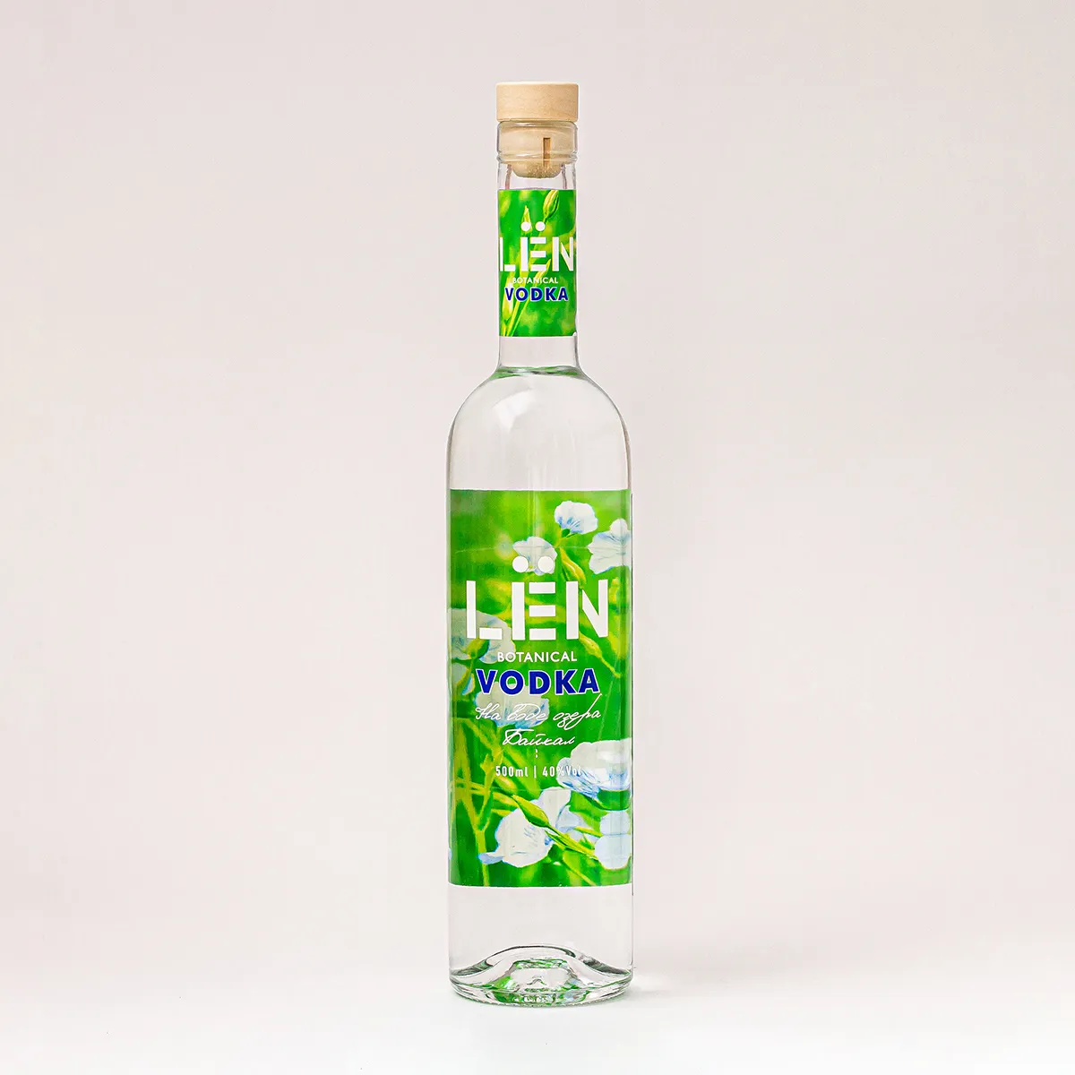 100% Premium quality alcoholic beverage 500 ml 40% based on Baikal lake water botanical vodka 'Len' grain vodka alcoholic drink